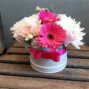 Hatbox flowers pink and white 