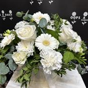 Hatbox flowers Whites