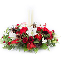 Classic Christmas candle arrangement 