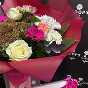 Florist choice Handtied with 6 Cupcakes