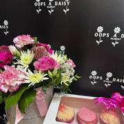 Florist choice Hatbox with Cupcakes
