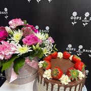 Florist choice Hatbox with Classic  Cake