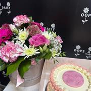 Florist choice Hatbox with Mini Vintage Cake