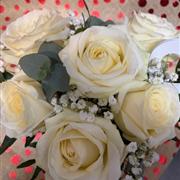 6 White Rose Heart Box 